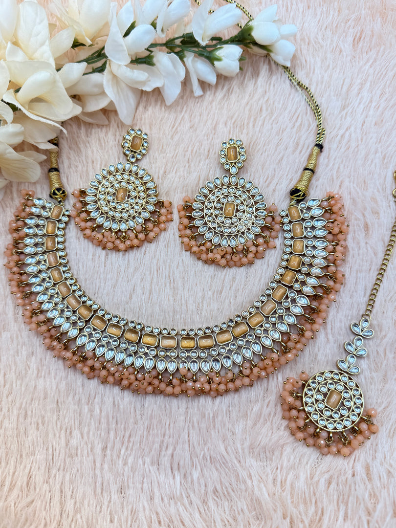 Deepali Kundan Choker Set.