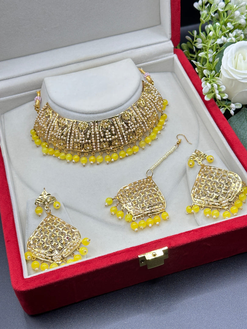 Kavleen Jadau Indian Choker Set