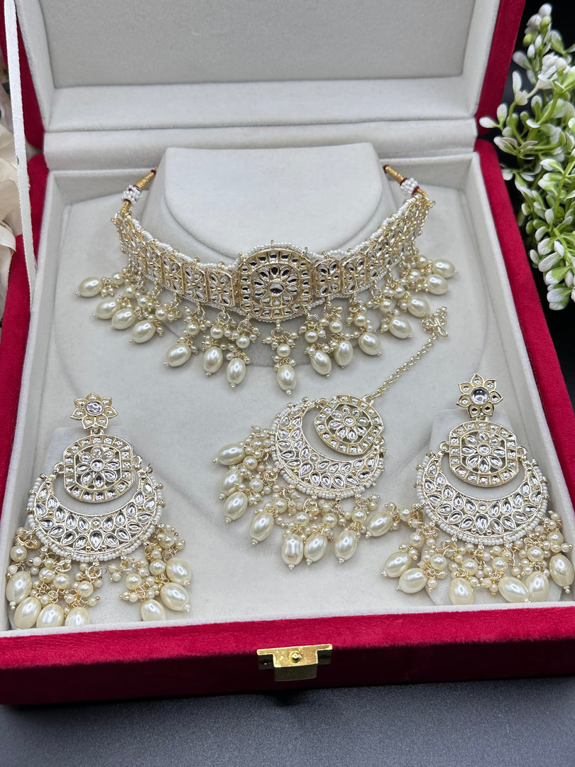 Arahi Kundan choker