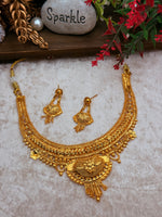 Load image into Gallery viewer, Farida Golden Necklace Sets
