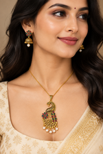 Load image into Gallery viewer, Peacock Insparied Necklace In Gold