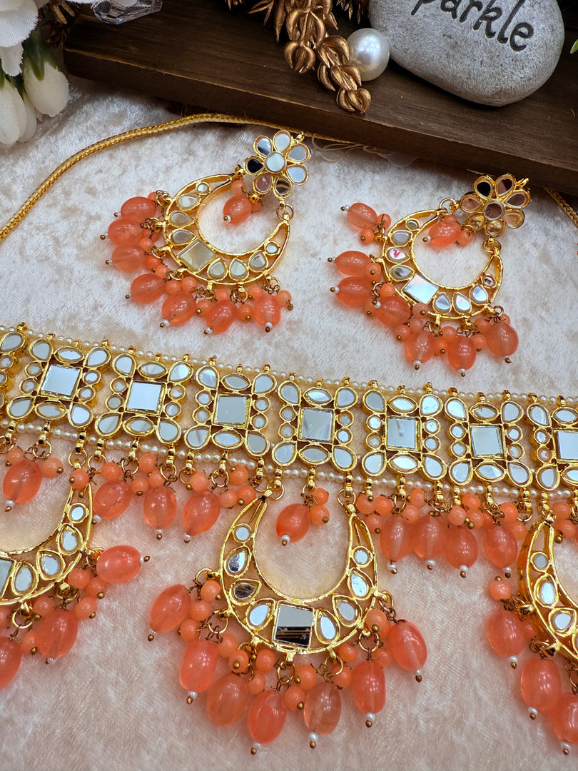 पाकिस ट्रेंडिंग मिरर चोकर सेट