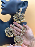 Load image into Gallery viewer, Sonam Gold Pearl Tikka Set