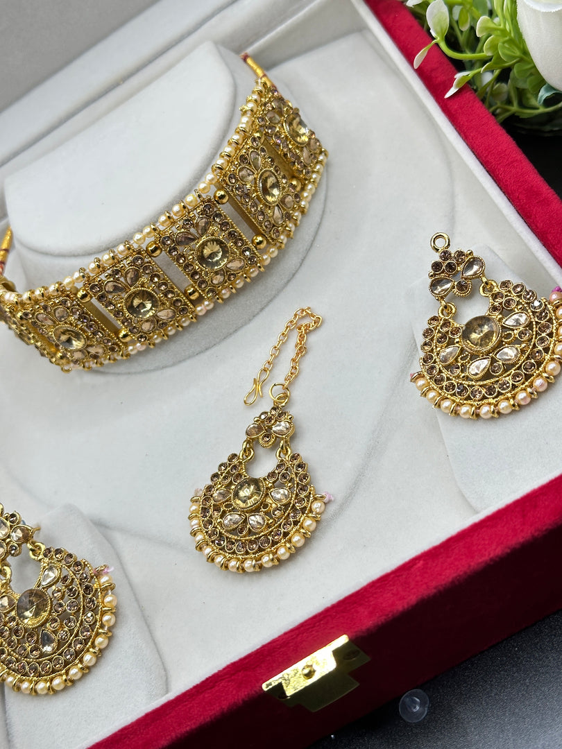 Bling Choker Set comes with Tikka Earring Set