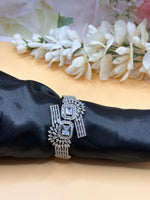 Load image into Gallery viewer, Pakis American Diamond Openable Bracelet