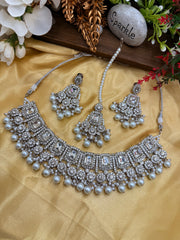 Vanni Golden choker set