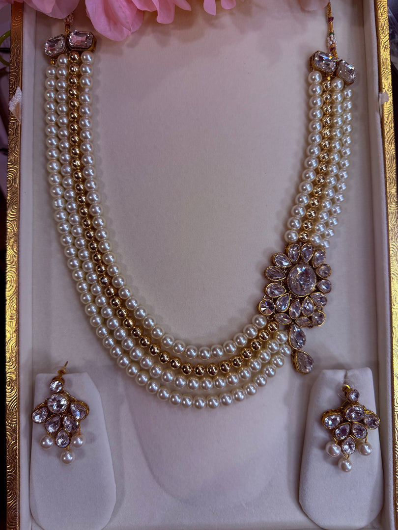 Beautiful White And Gold Pearl Mala Set