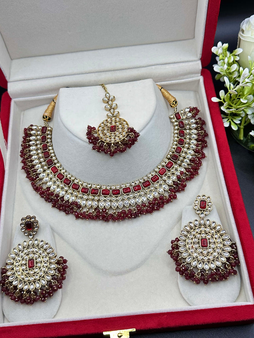 Deepali Kundan Choker Set.