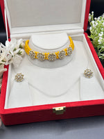 Load image into Gallery viewer, Kareena Kundan Indian Choker Set
