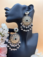 Load image into Gallery viewer, Pearl drop Earrings
