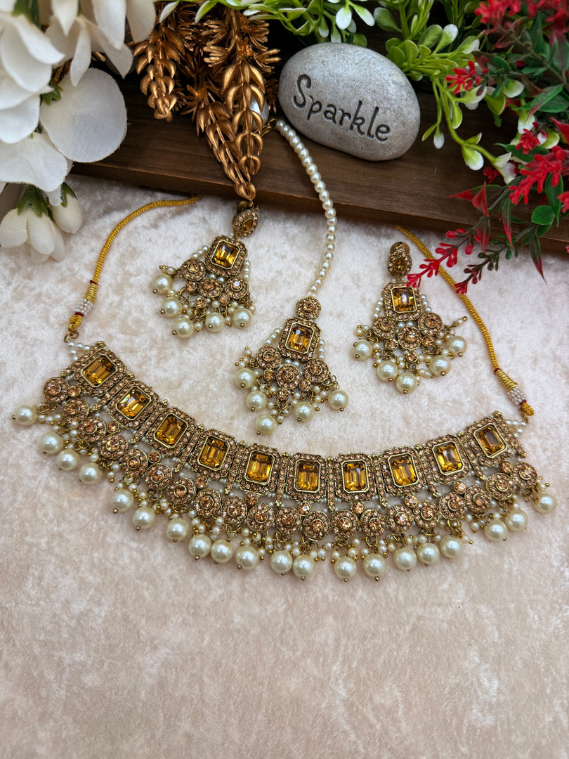 वन्नी गोल्डन चोकर सेट