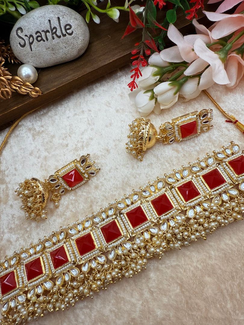 गजरा स्टाइल कुंदन चोकर सेट