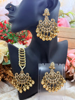 Load image into Gallery viewer, Sonam Gold Pearl Tikka Set
