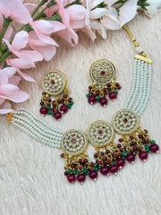 Shonakshi Kundan choker Set