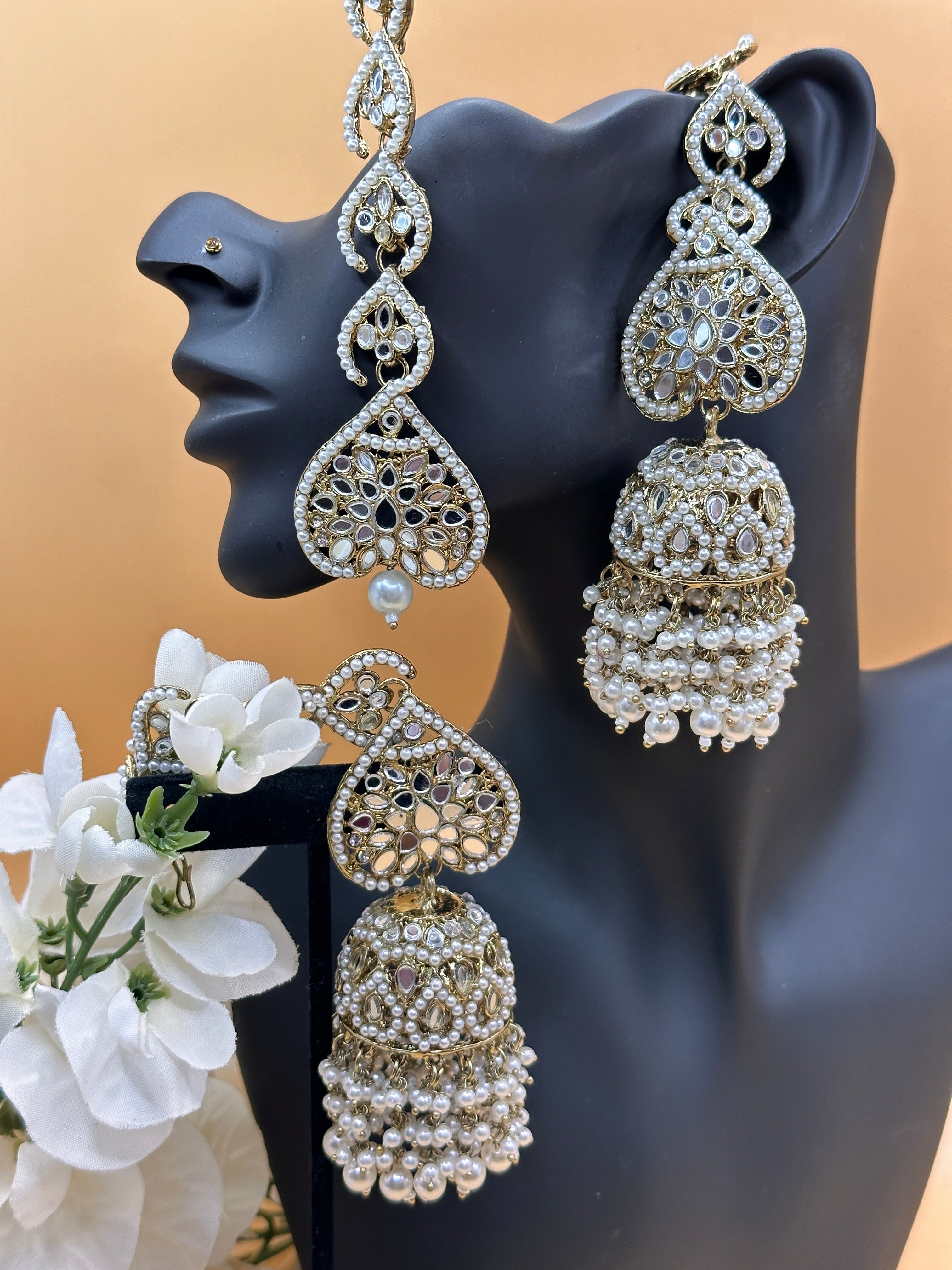 JEWELOPIA Traditional Kundan Gold Plated Maang Tika And Earrings Jewel