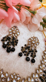 Load image into Gallery viewer, Black Kundan choker set with earrings