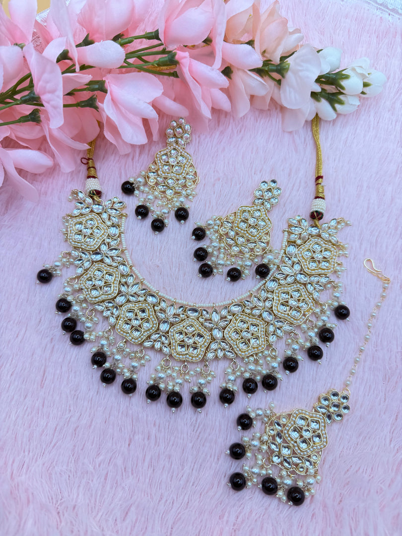 Chetana Kundan Necklace Set