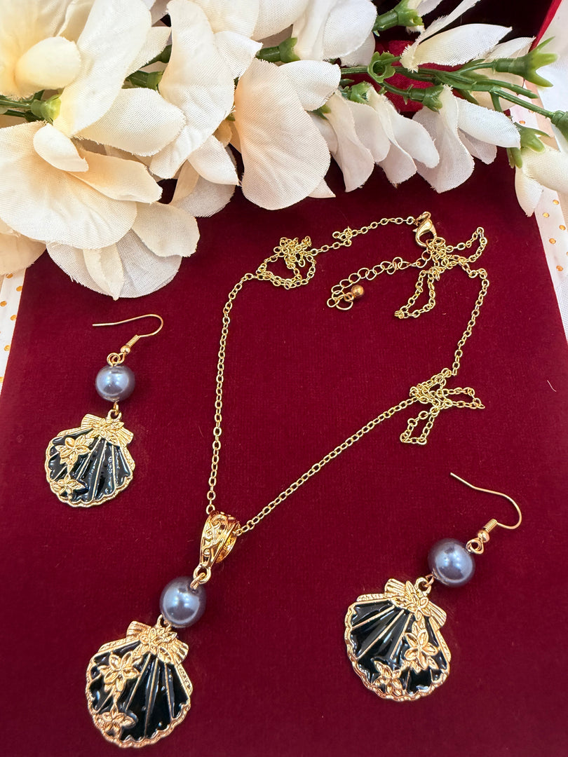Shell long Necklace with earrings
