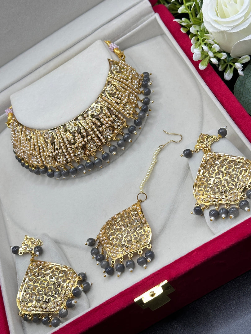 Kavleen Jadau Indian Choker Set