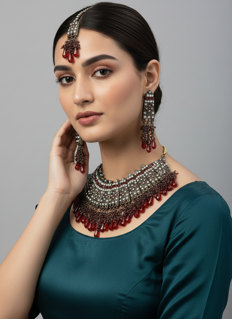 डार्क मैरून इन ब्लैक मेटल पाकिस्तानी चोकर सेट