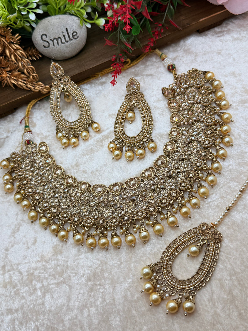 मेहबूबा पोल्की चोकर सेट