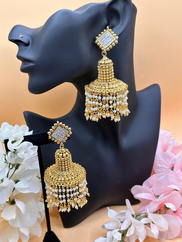 Saarna golden pearl drop earring