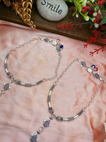 Load image into Gallery viewer, चांदी की पायल संलग्न अंगूठी के साथ
