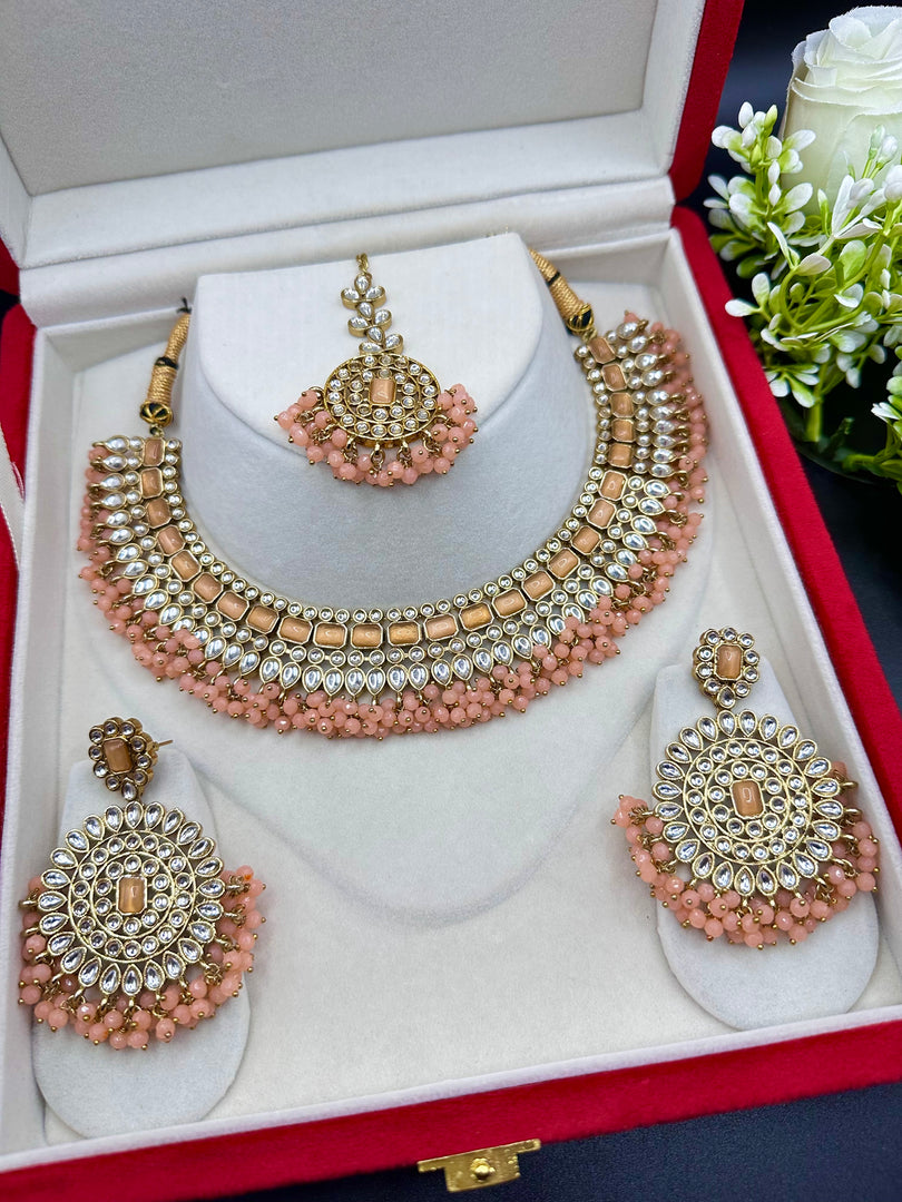 Deepali Kundan Choker Set.