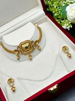 Load image into Gallery viewer, Mansi gold platted choker
