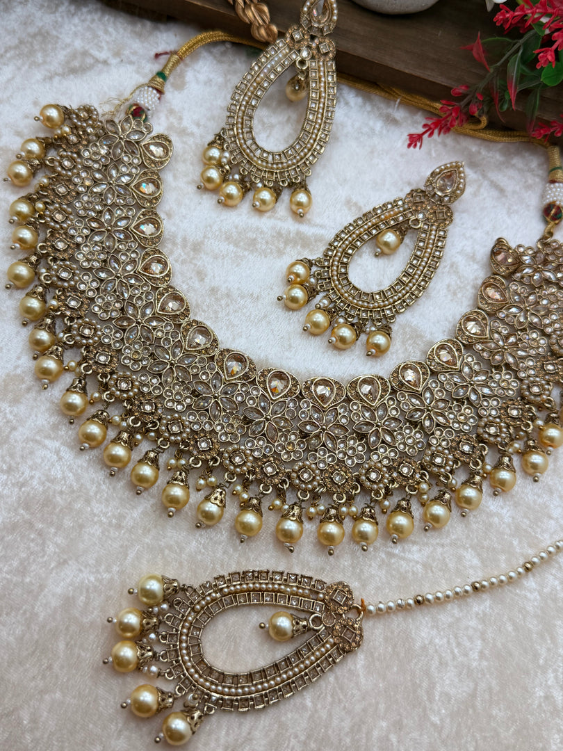 मेहबूबा पोल्की चोकर सेट