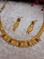 Load image into Gallery viewer, Farida Golden Necklace Sets
