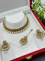 Load image into Gallery viewer, Nila In Gold Stone choker Set
