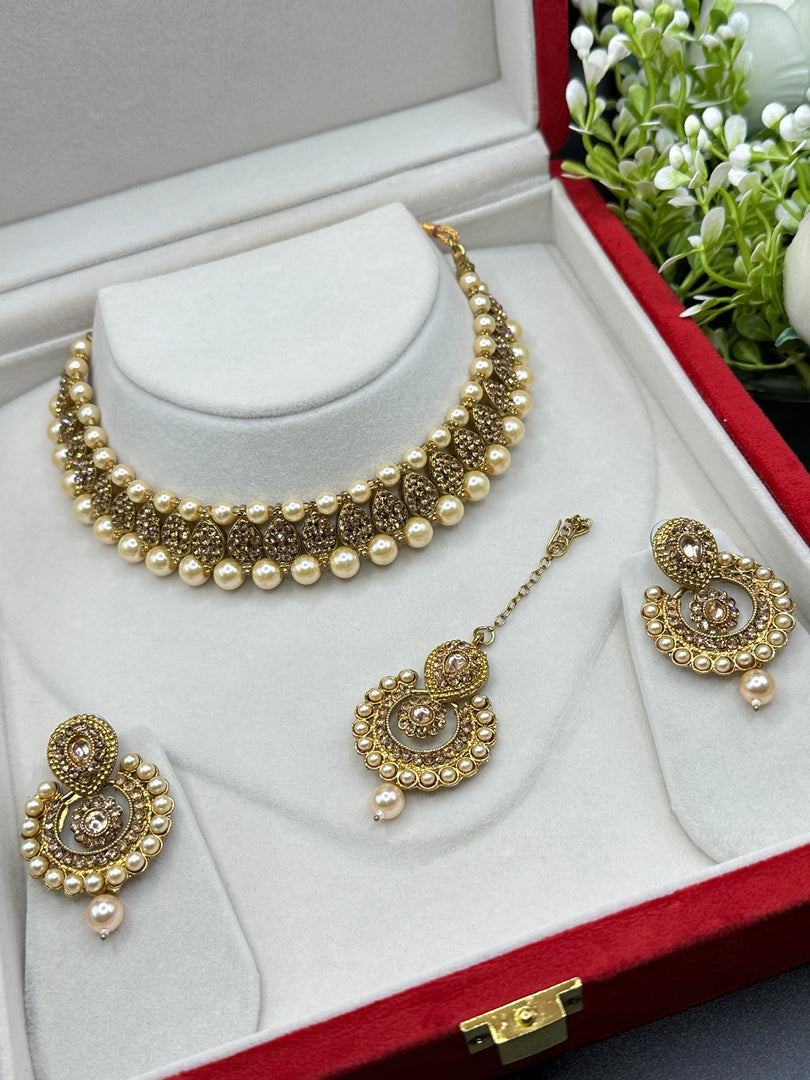 Nila In Gold Stone choker Set