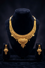 Load image into Gallery viewer, Farida Golden Necklace Sets