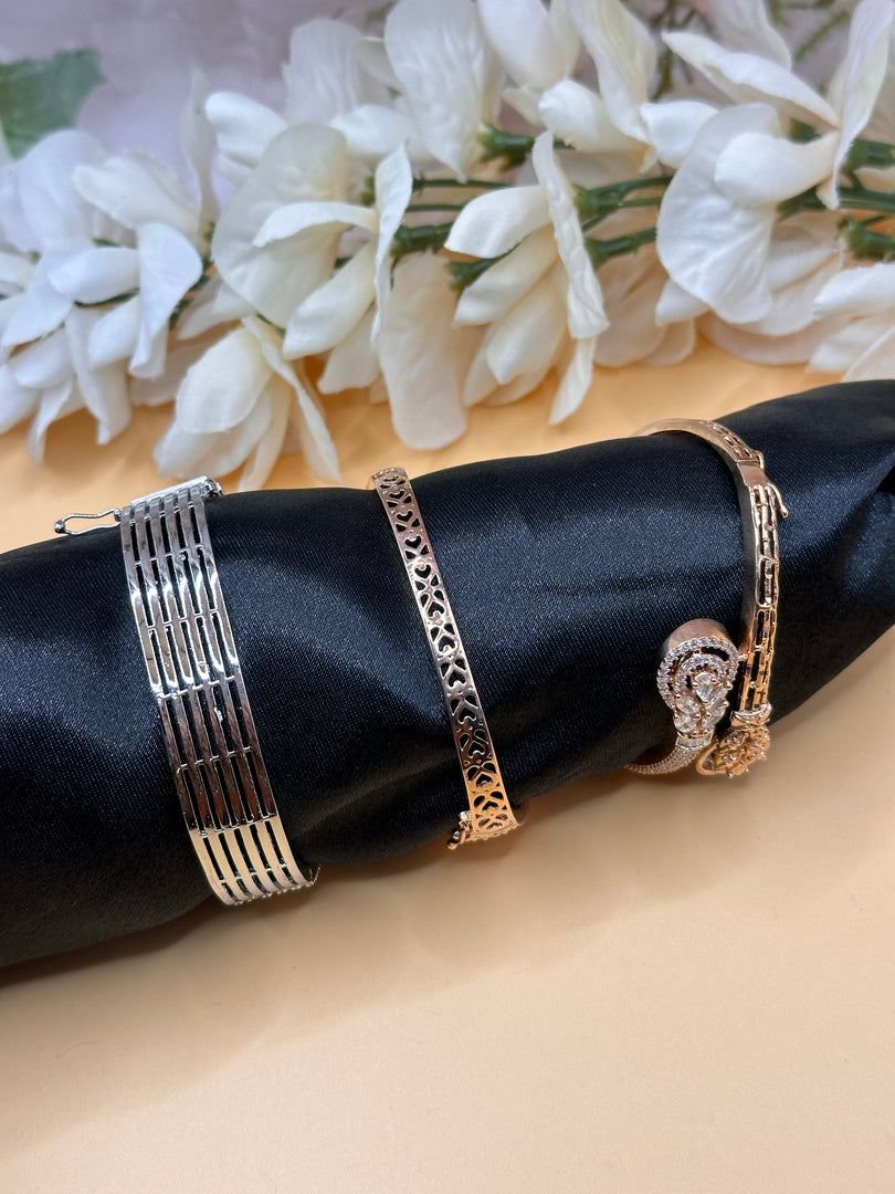 Pakis American Diamond Openable Bracelet