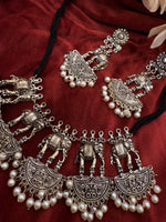 Load image into Gallery viewer, हाटी ऑक्सीडाइज़्ड सिल्वर इंडियन चोकर सेट