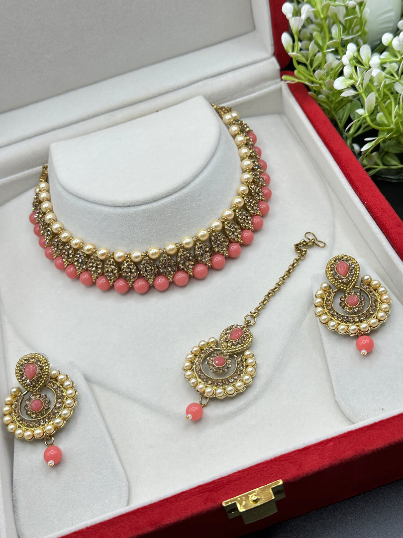 Nila In Gold Stone choker Set