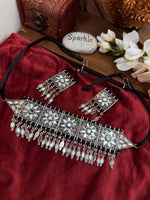 Load image into Gallery viewer, Shoma Oxidised Mirror Choker Set