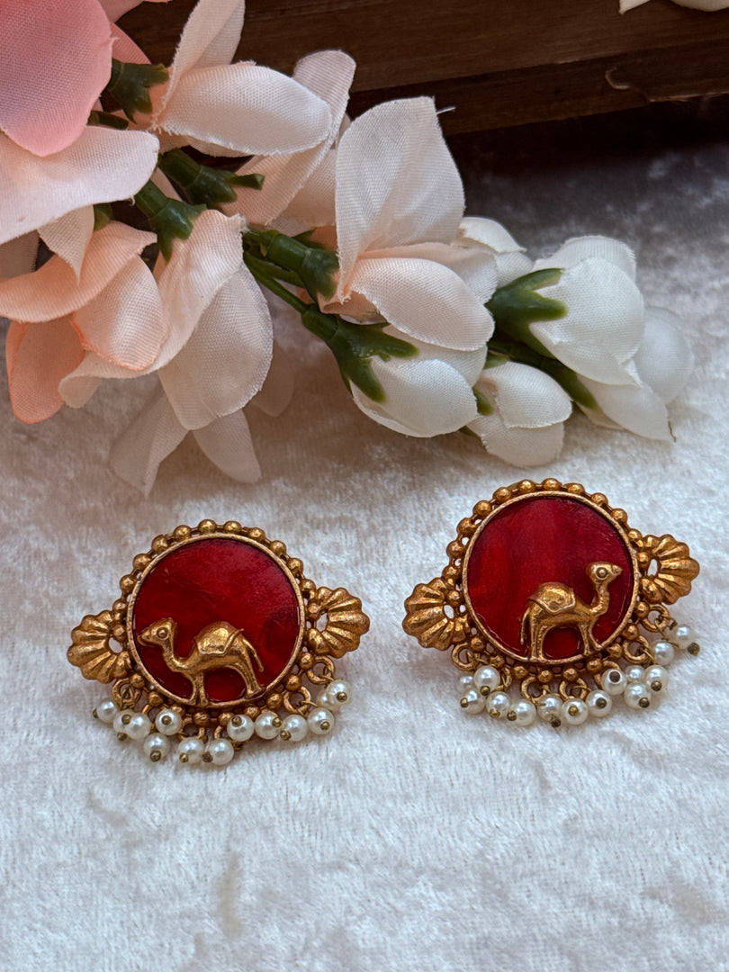 Camel Studs brass gold plated