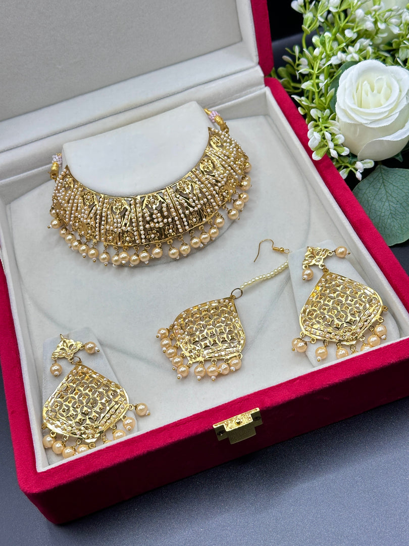 Kavleen Jadau Indian Choker Set