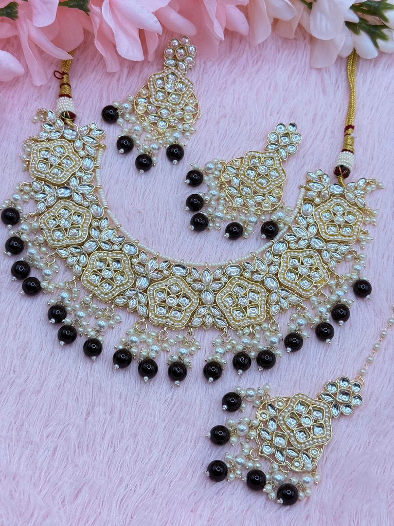 Chetana Kundan Necklace Set