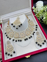 Load image into Gallery viewer, Chetana Kundan Necklace Set
