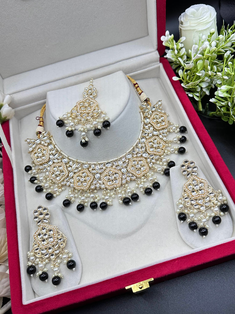 Chetana Kundan Necklace Set