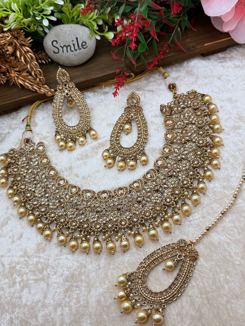 मेहबूबा पोल्की चोकर सेट