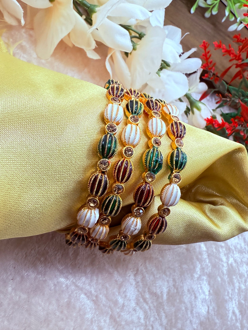 निहिरा मल्टी कलर भारतीय चूड़ियाँ