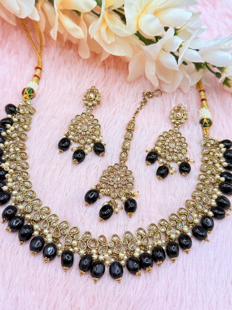 Aarya Choker Set