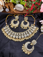 Giya’s Kundan Choker Set