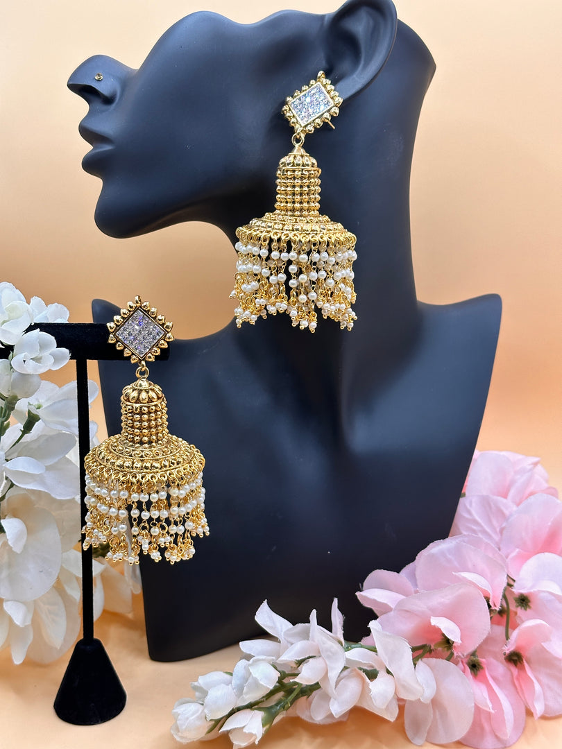 Saarna golden pearl drop earring
