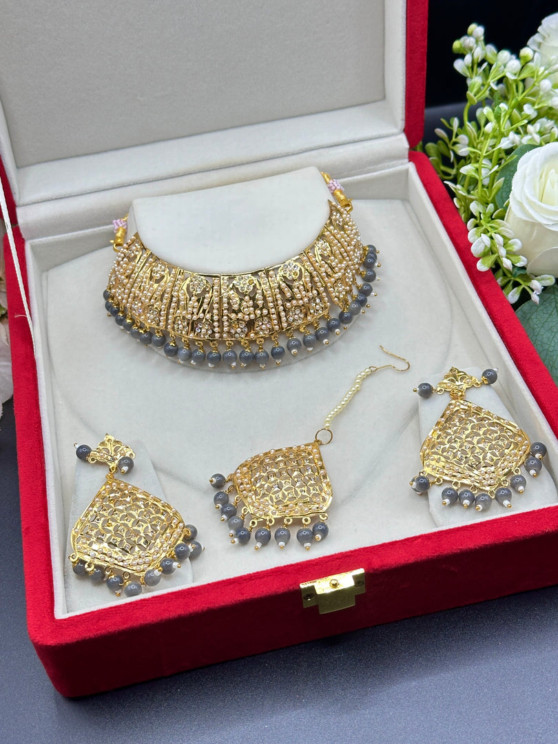 Kavleen Jadau Indian Choker Set