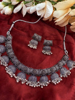 Load image into Gallery viewer, Zafa Oxidised Mirror Choker Maang Tikka Earring set